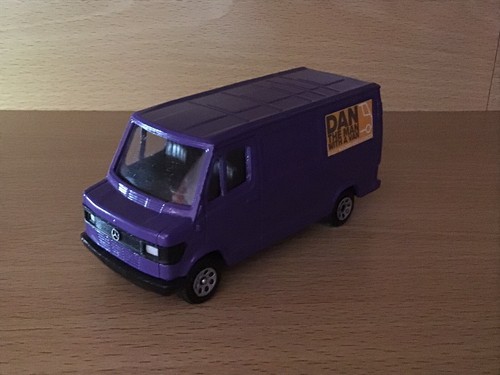 Corgi mercedes benz 207d - 1/43,